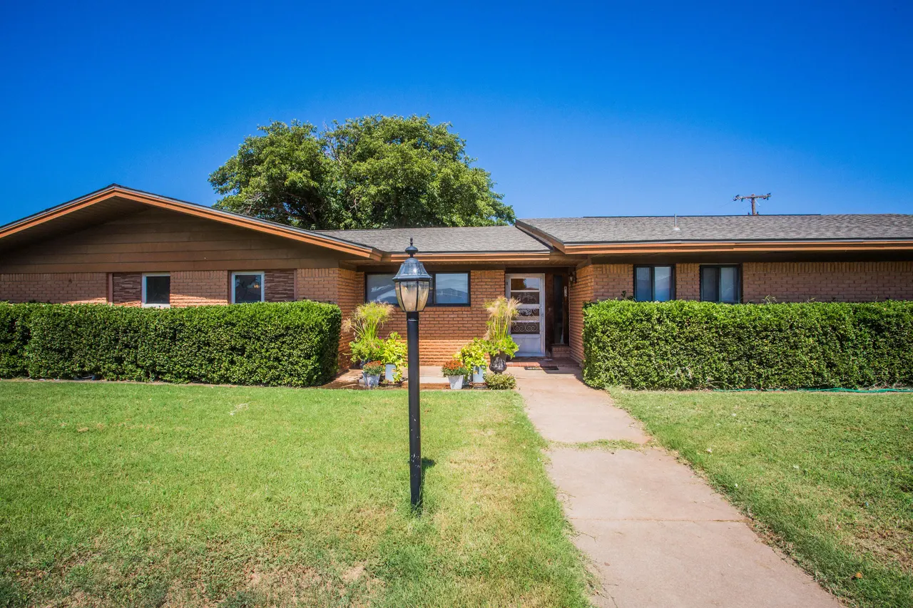 Photo 4 — 812 1st Street, Abernathy, TX 79311