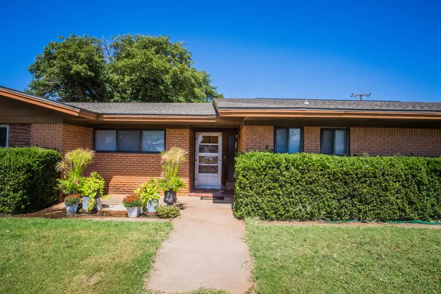 Photo 5 — 812 1st Street, Abernathy, TX 79311