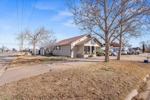 Photo 2 — 211 8th Street, Levelland, TX 79336