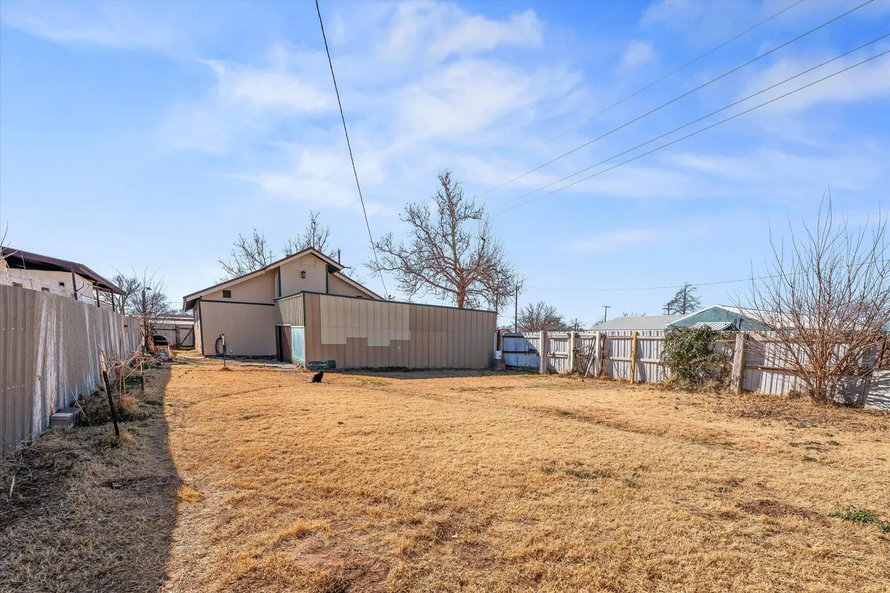 Photo 21 — 211 8th Street, Levelland, TX 79336