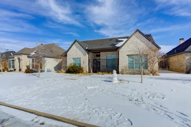 Photo 2 — 609 Calvin Drive, Wolfforth, TX 79382