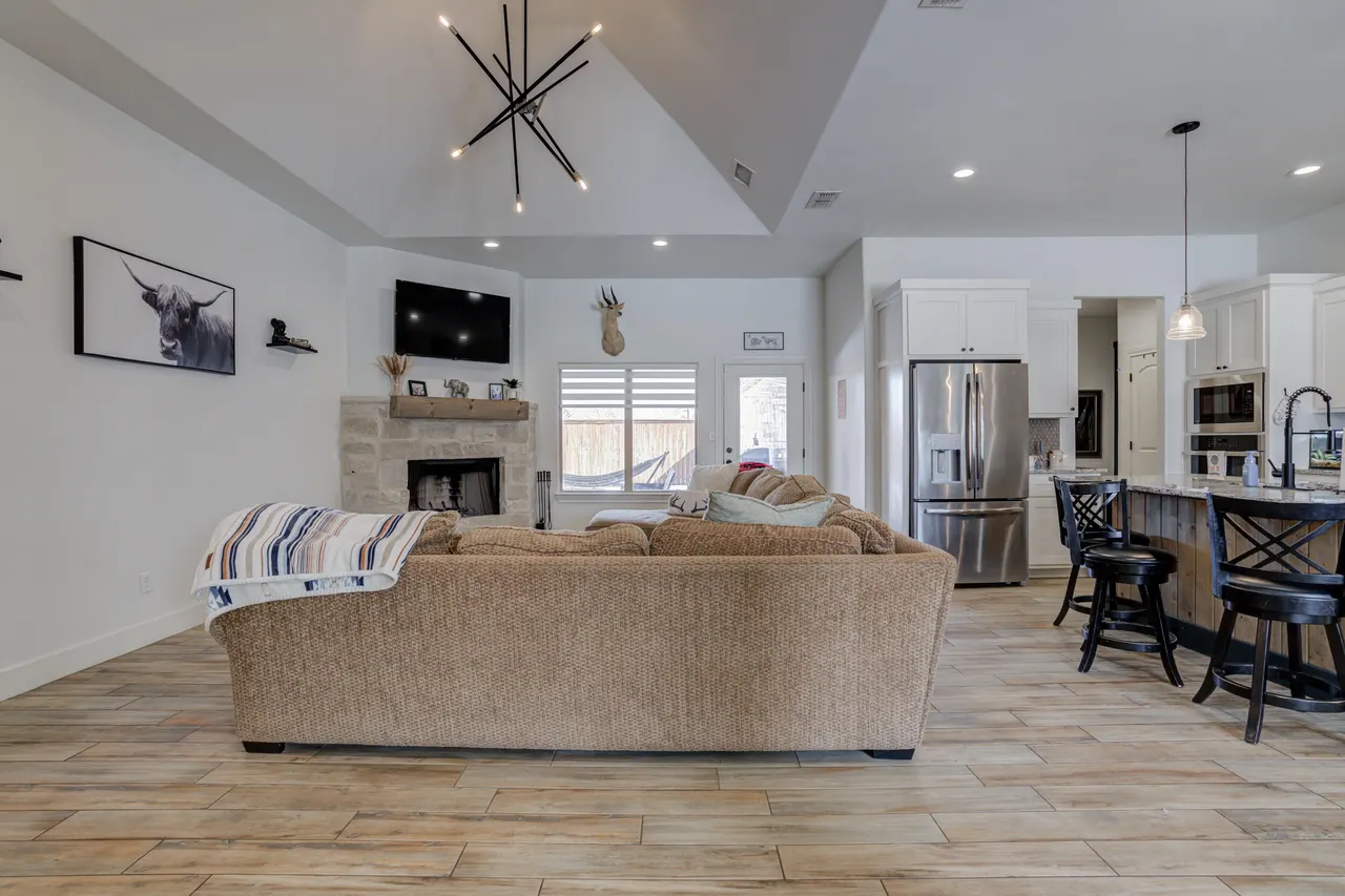 Photo 4 — 609 Calvin Drive, Wolfforth, TX 79382
