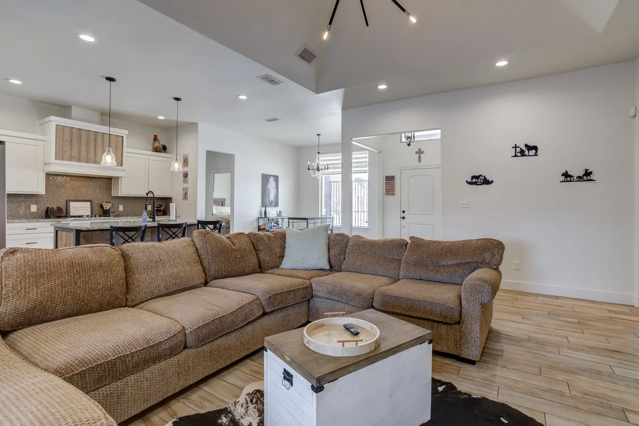 Photo 8 — 609 Calvin Drive, Wolfforth, TX 79382