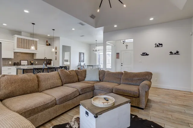 Photo 8 — 609 Calvin Drive, Wolfforth, TX 79382