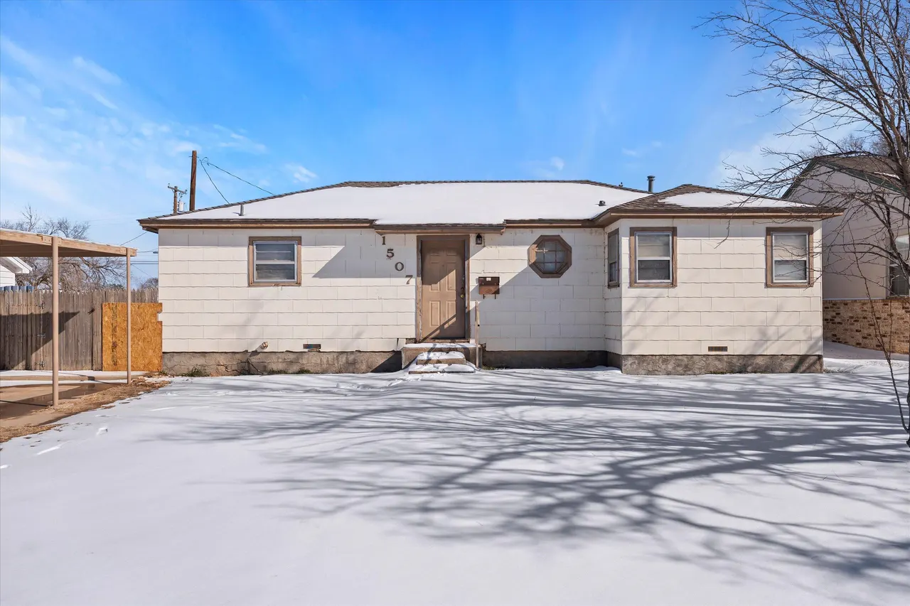 Front exterior — 1507 Avenue E, Levelland, TX 79336