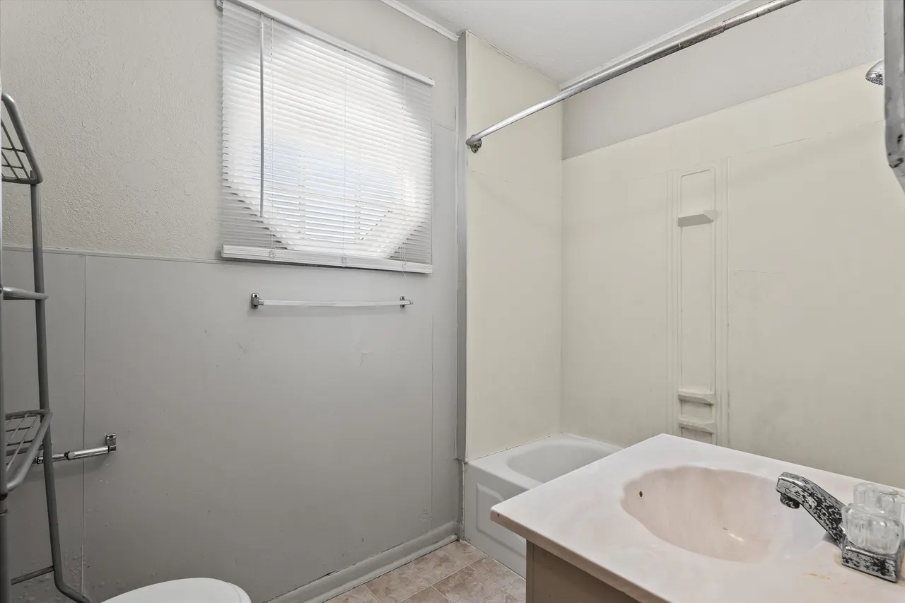 Photo 12 — 1507 Avenue E, Levelland, TX 79336