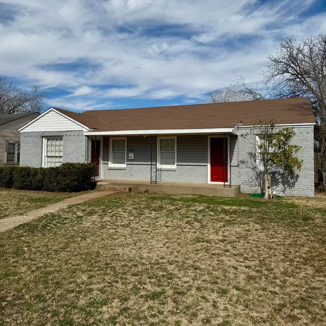 Front exterior — 2422 30th Street, Lubbock, TX 79411