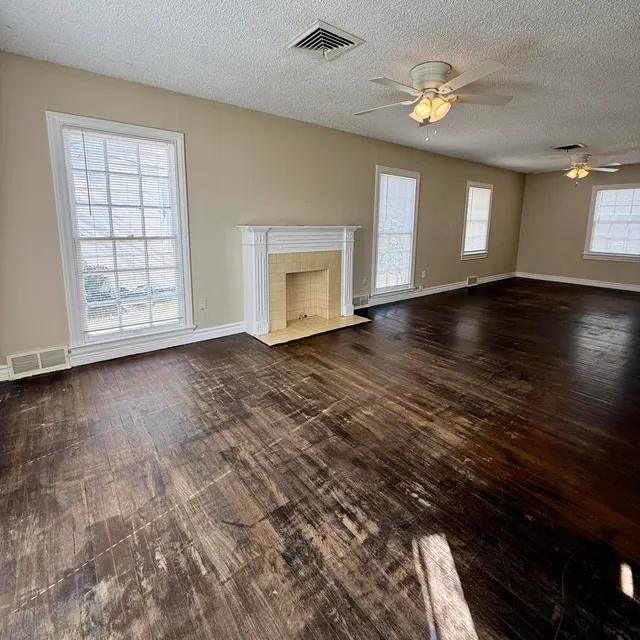Photo 3 — 2422 30th Street, Lubbock, TX 79411