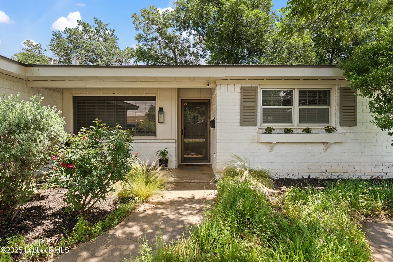 Photo 2 — 6005 Oxford Avenue, Lubbock, TX 79413