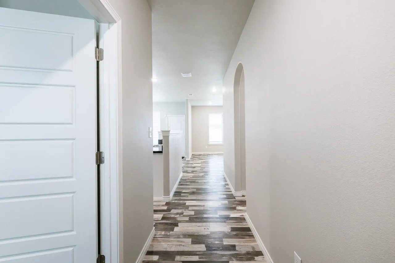 Photo 4 — 6956 12th Street, Lubbock, TX 79416