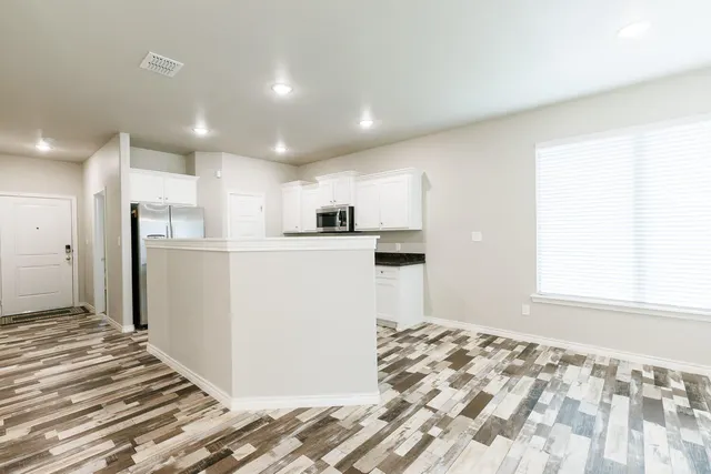Photo 5 — 6956 12th Street, Lubbock, TX 79416