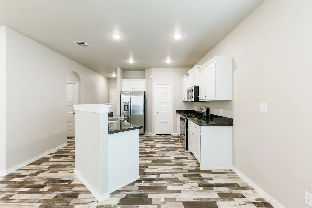 Photo 6 — 6956 12th Street, Lubbock, TX 79416