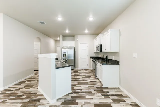 Photo 6 — 6956 12th Street, Lubbock, TX 79416