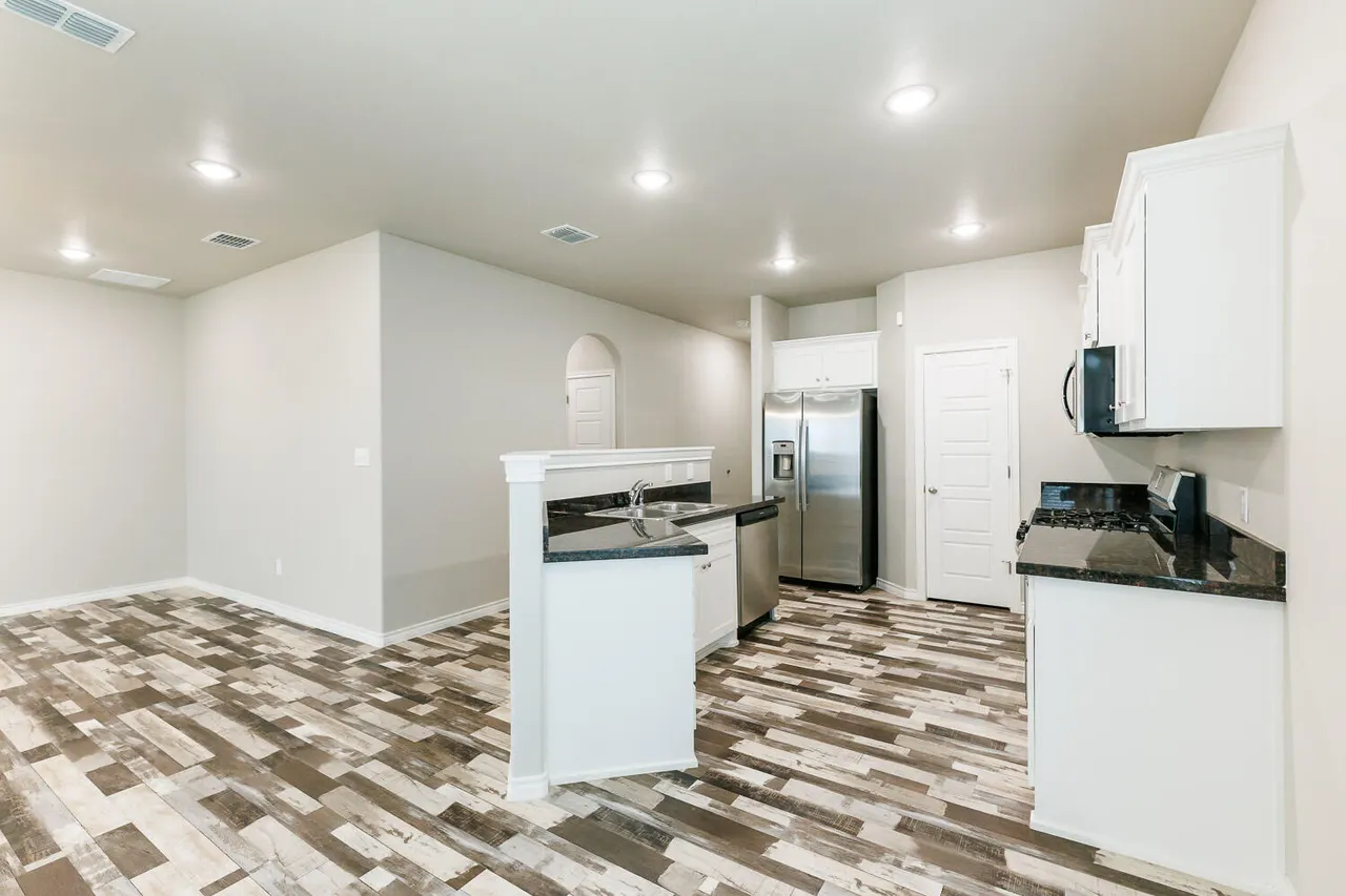 Photo 7 — 6956 12th Street, Lubbock, TX 79416