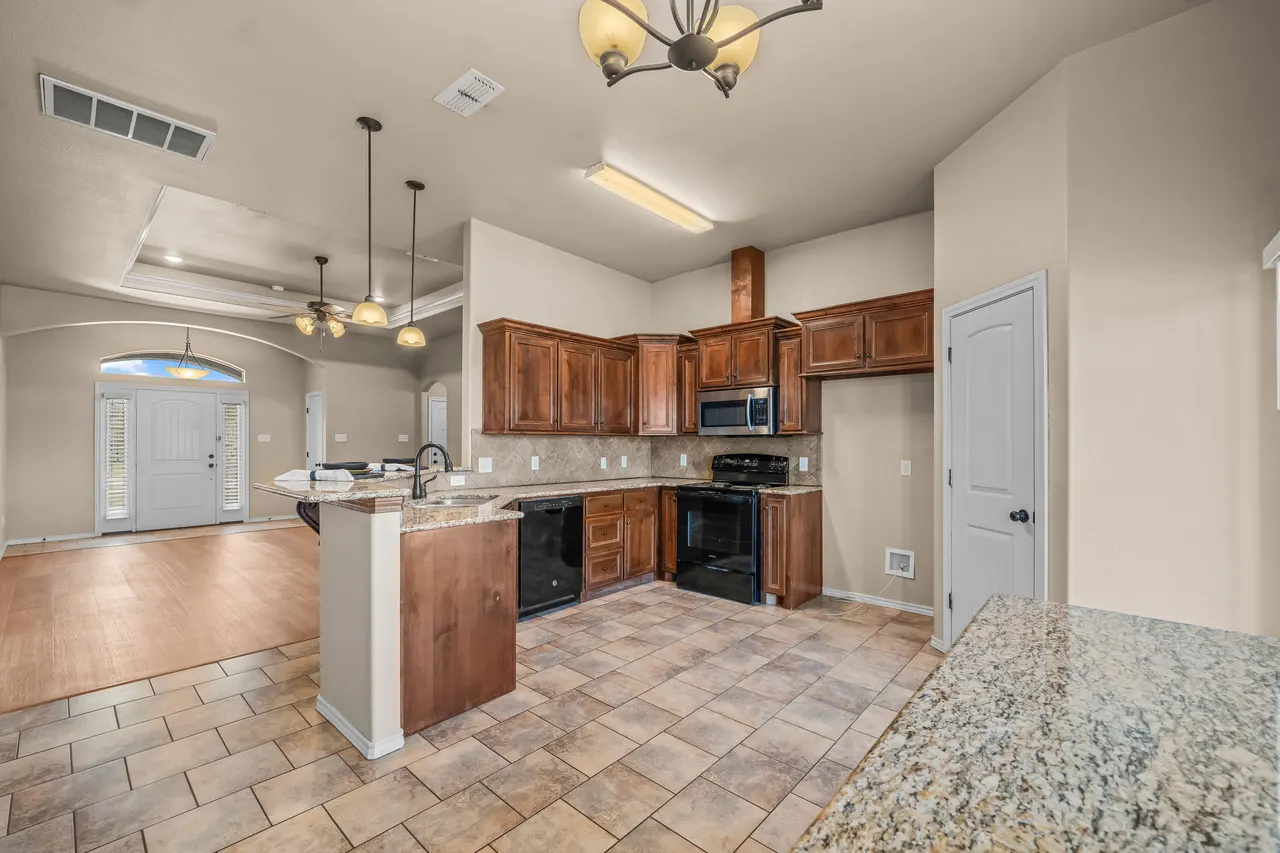 Photo 7 — 5006 Jarvis Street, Lubbock, TX 79416