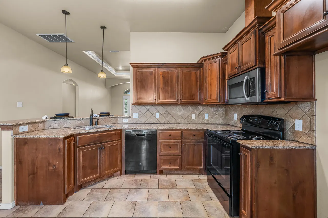 Photo 9 — 5006 Jarvis Street, Lubbock, TX 79416