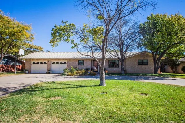 Front exterior — 1208 Dallas Street, Plainview, TX 79072