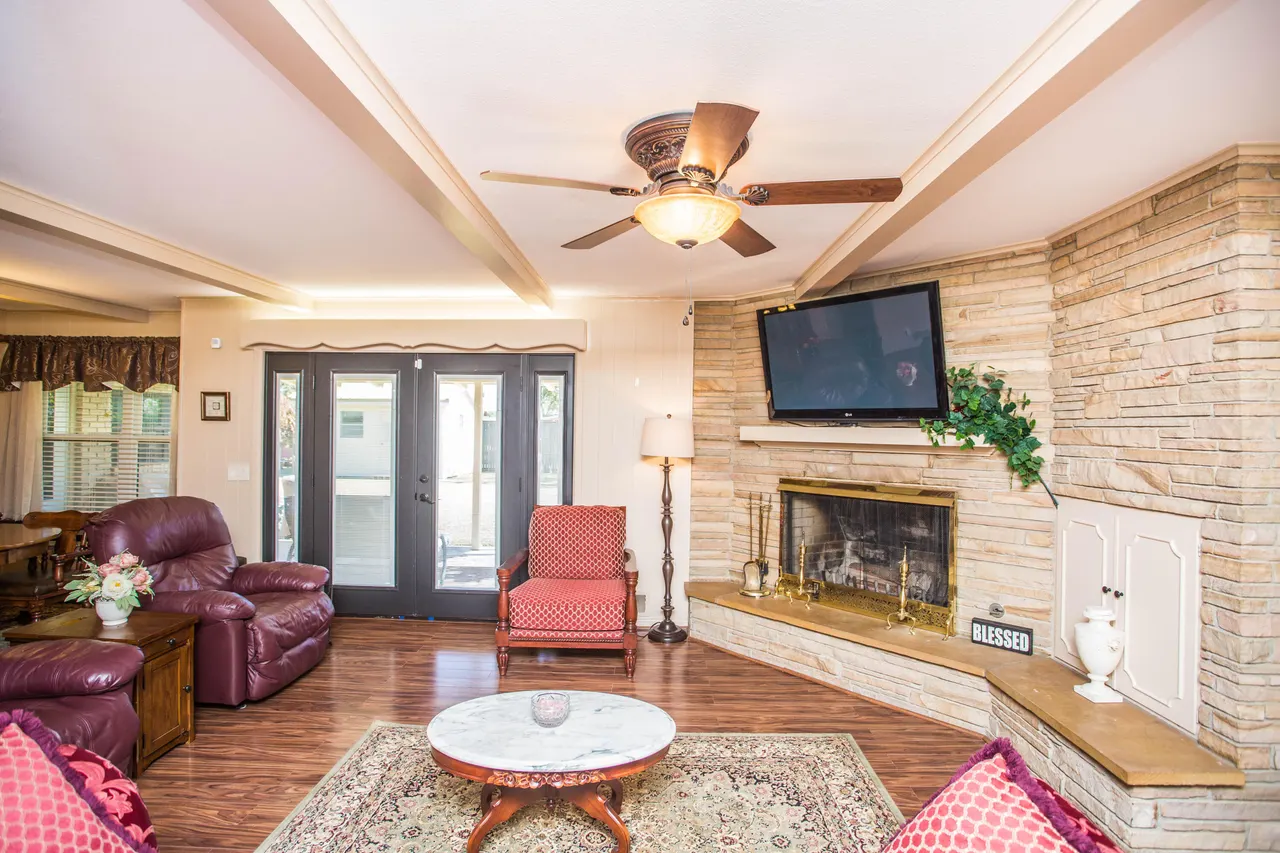 Photo 2 — 1208 Dallas Street, Plainview, TX 79072