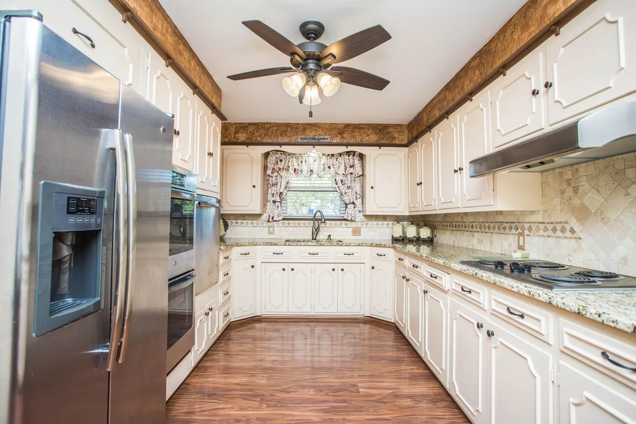 Photo 3 — 1208 Dallas Street, Plainview, TX 79072
