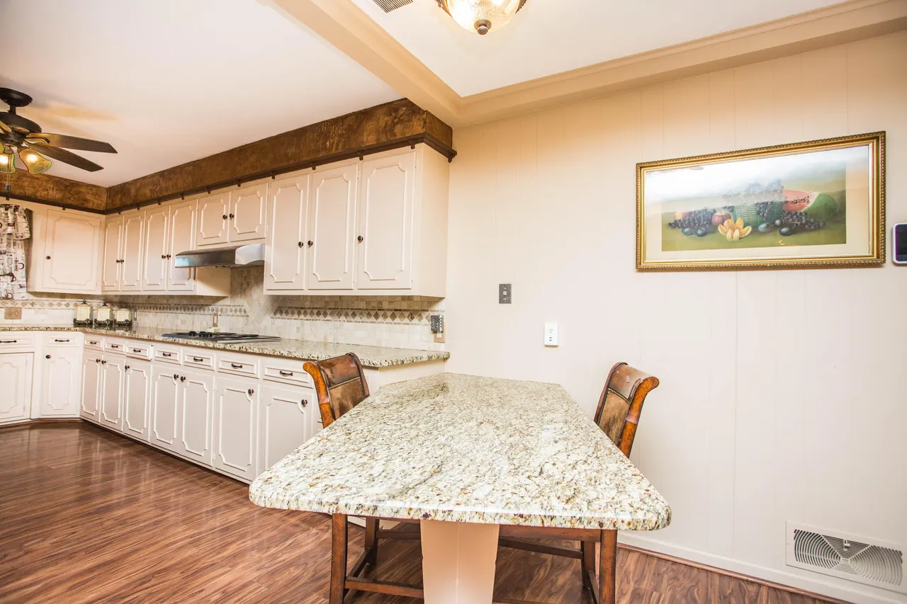Photo 4 — 1208 Dallas Street, Plainview, TX 79072