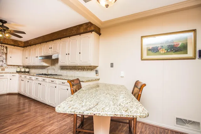 Photo 4 — 1208 Dallas Street, Plainview, TX 79072