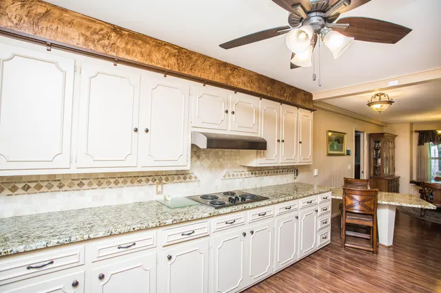 Photo 8 — 1208 Dallas Street, Plainview, TX 79072
