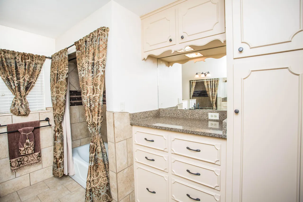 Photo 13 — 1208 Dallas Street, Plainview, TX 79072