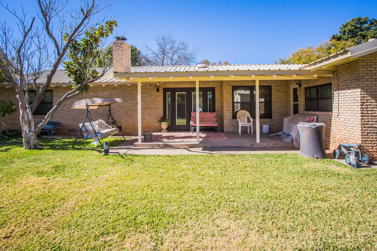 Photo 18 — 1208 Dallas Street, Plainview, TX 79072