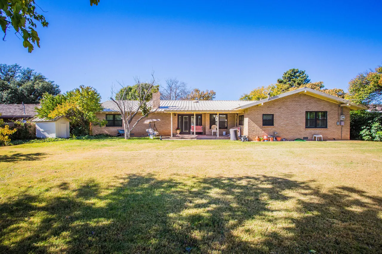 Photo 19 — 1208 Dallas Street, Plainview, TX 79072