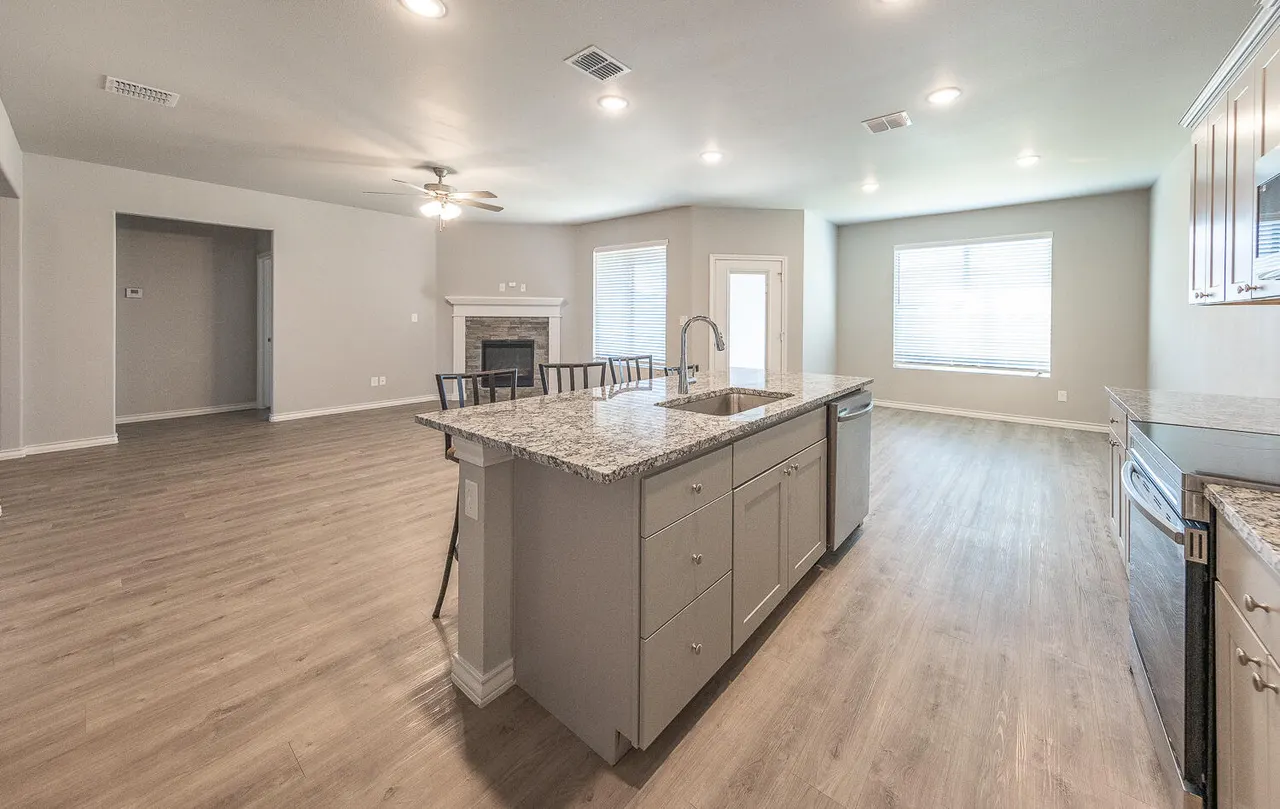 Photo 11 — 703 E 17th Street, Wolfforth, TX 79382