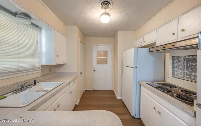 Photo 8 — 1609 68th Street, Lubbock, TX 79412