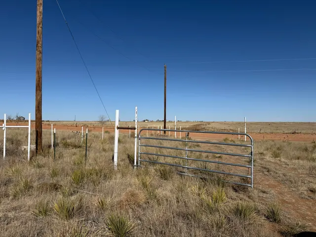Photo 4 — 6726 E Ellis  Street, Smyer, TX 79367