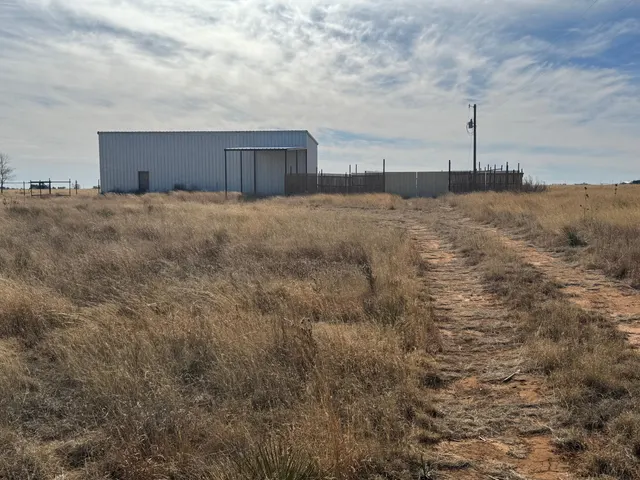 Photo 2 — 6726 E Ellis  Street, Smyer, TX 79367