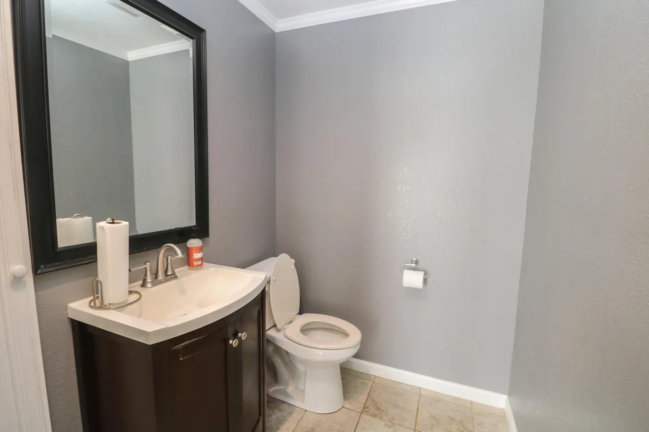 Photo 15 — 200 E Waylon Jennings Boulevard, Littlefield, TX 79339