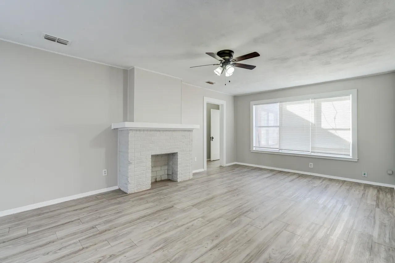 Photo 4 — 2207 20th Street, Lubbock, TX 79411