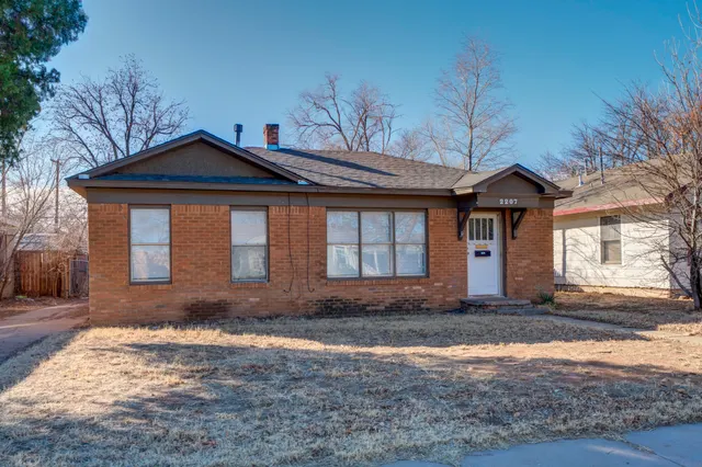 Photo 2 — 2207 20th Street, Lubbock, TX 79411