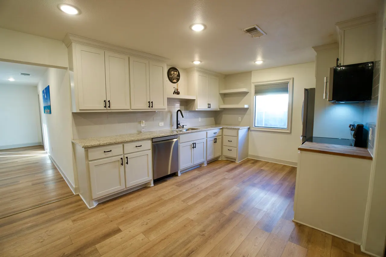 Photo 3 — 2517 52nd Street, Lubbock, TX 79413