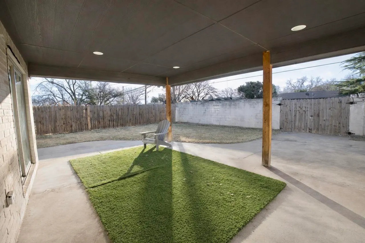 Photo 16 — 2517 52nd Street, Lubbock, TX 79413