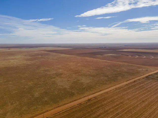 Photo 4 — 6826 Filly Road, Lubbock, TX 79407