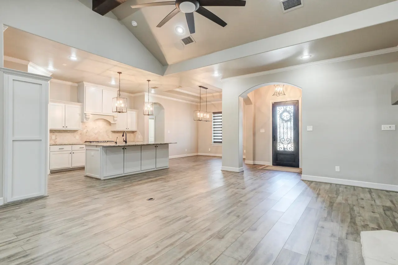 Photo 3 — 617 N 9th Street, Wolfforth, TX 79382