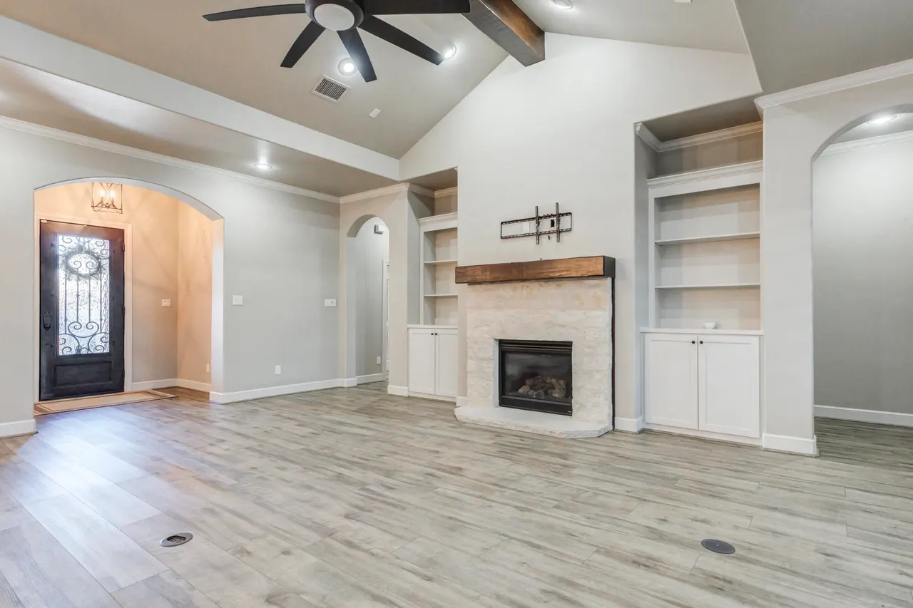 Photo 5 — 617 N 9th Street, Wolfforth, TX 79382
