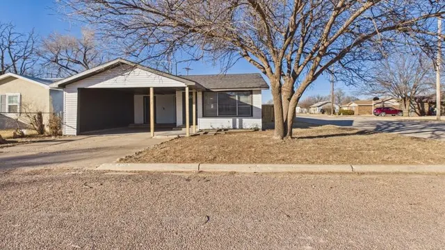 Photo 2 — 409 E 6th Street, Idalou, TX 79329