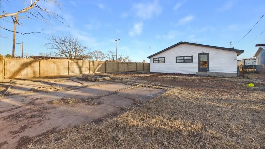 Photo 15 — 409 E 6th Street, Idalou, TX 79329