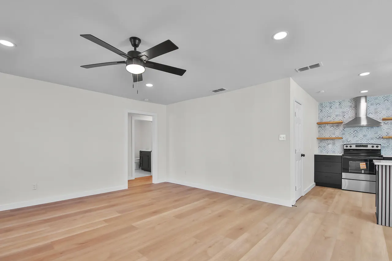 Photo 9 — 3303 25th Street, Lubbock, TX 79410