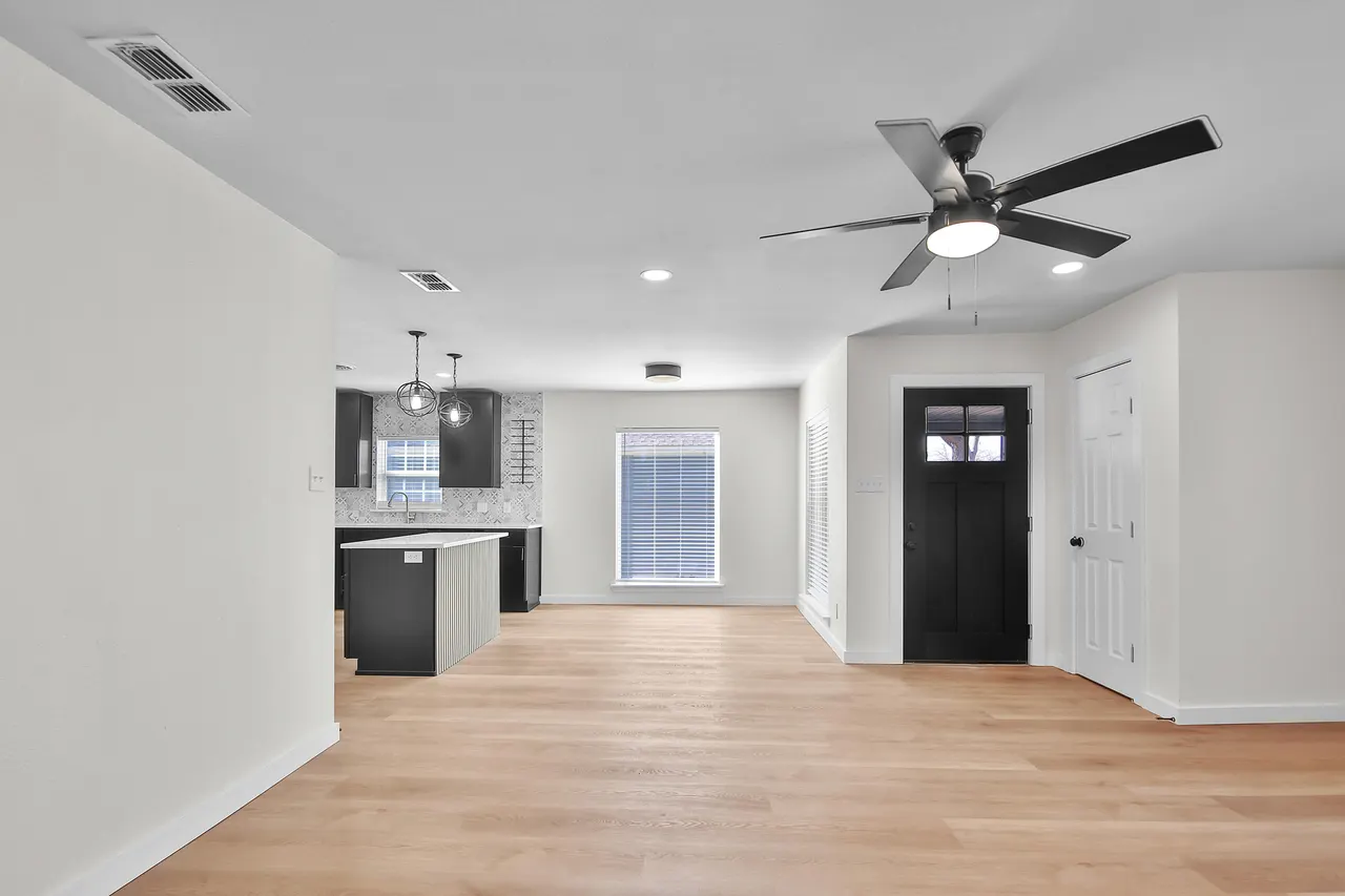 Photo 11 — 3303 25th Street, Lubbock, TX 79410