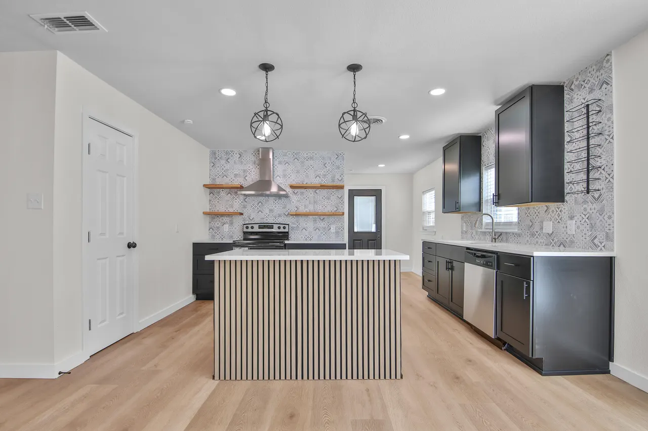 Photo 4 — 3303 25th Street, Lubbock, TX 79410