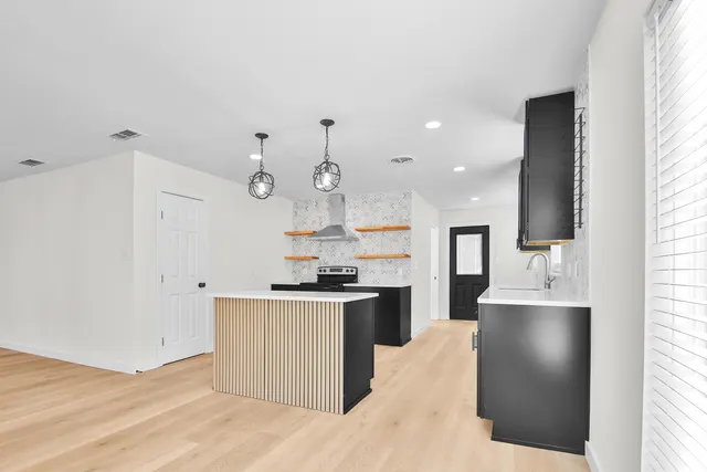 Photo 5 — 3303 25th Street, Lubbock, TX 79410