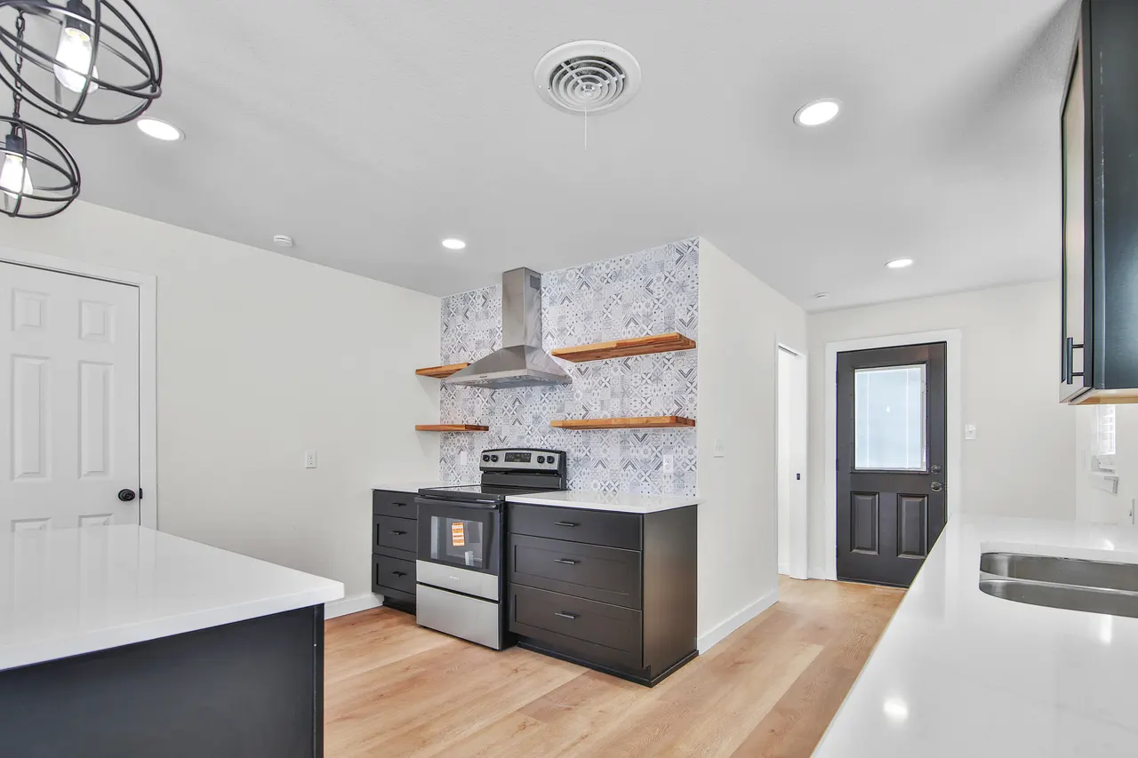 Photo 6 — 3303 25th Street, Lubbock, TX 79410