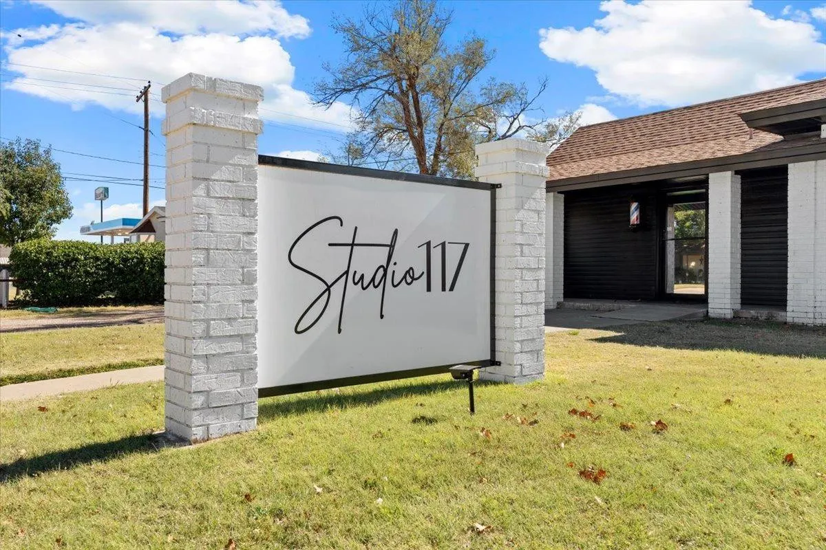 Front exterior — 117 W 4th Street, Hale Center, TX 79041