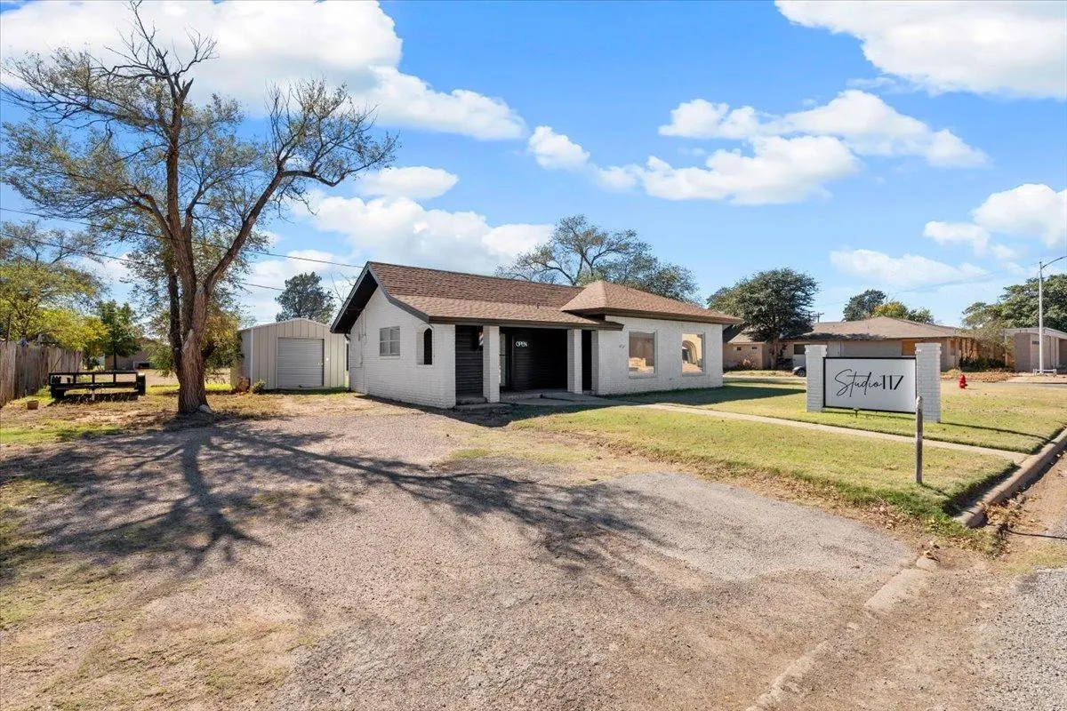 Photo 2 — 117 W 4th Street, Hale Center, TX 79041